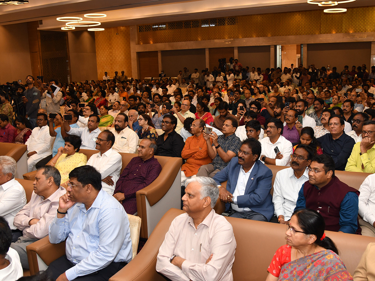 Chiranjeevi_20Speech_20about_20Satish_20Reddy_20at_20at_20BV_20Pattabhiram_20Award__20_2810_29.jpg 10
