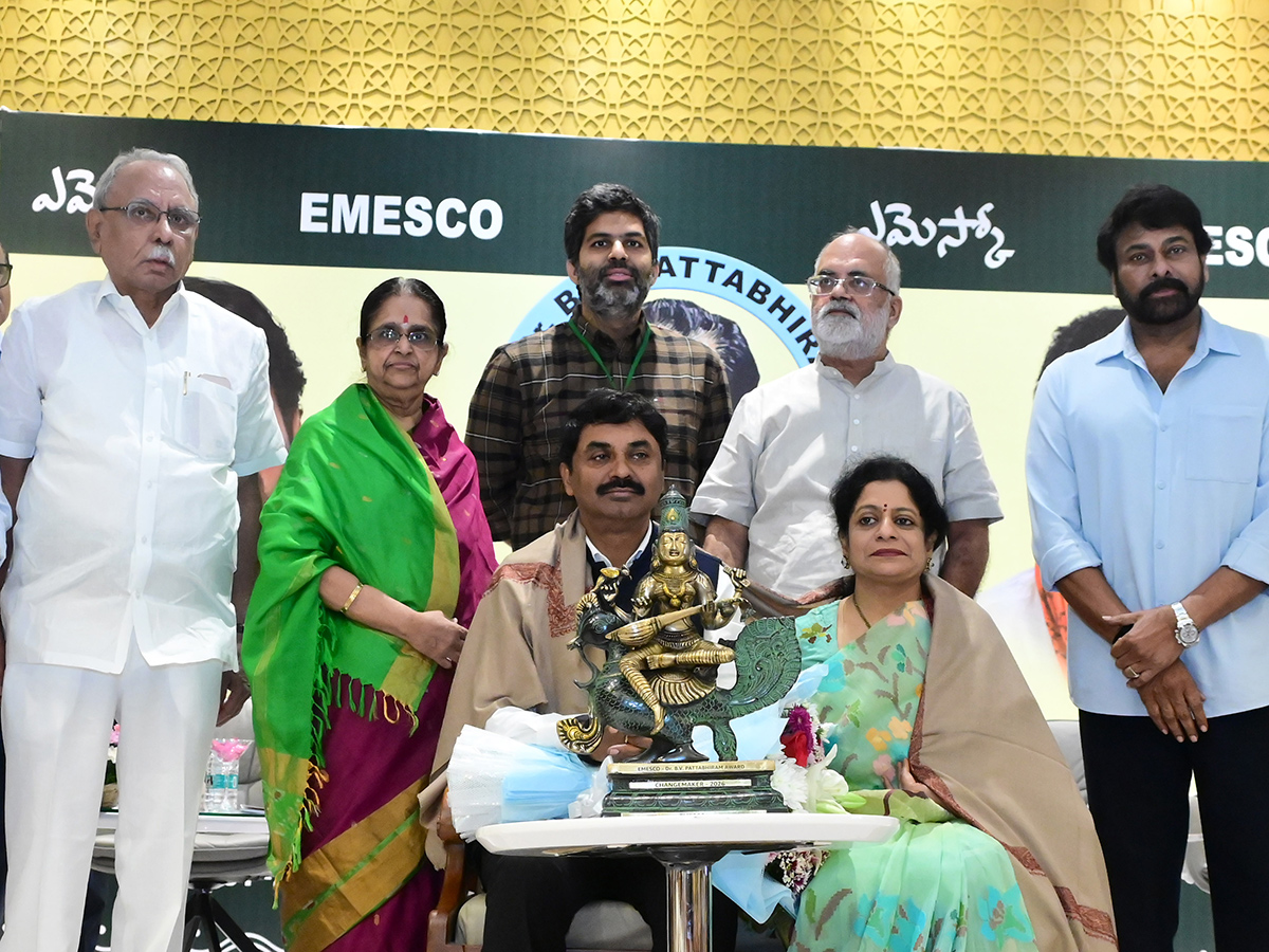 Chiranjeevi_20Speech_20about_20Satish_20Reddy_20at_20at_20BV_20Pattabhiram_20Award__20_2812_29.jpg 12