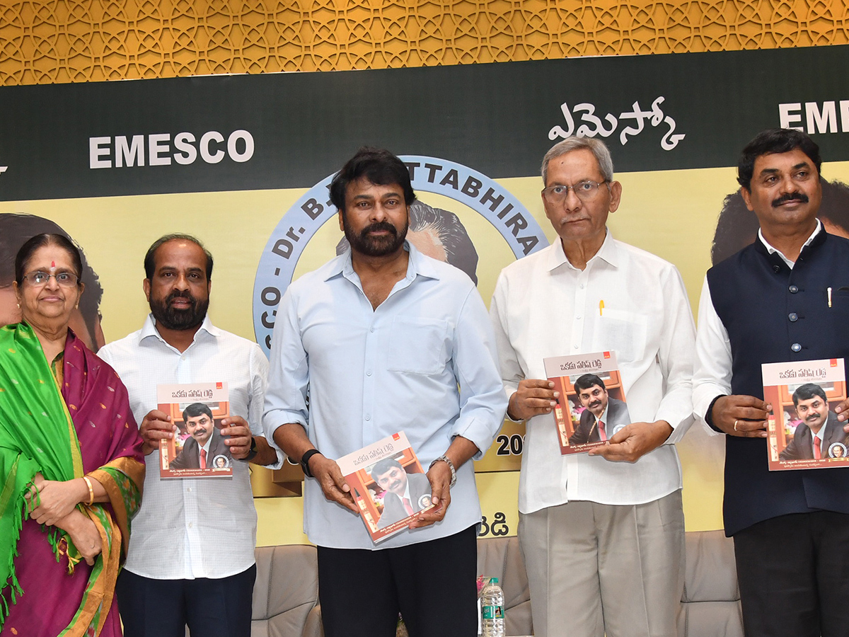 Chiranjeevi_20Speech_20about_20Satish_20Reddy_20at_20at_20BV_20Pattabhiram_20Award__20_284_29.jpg 4