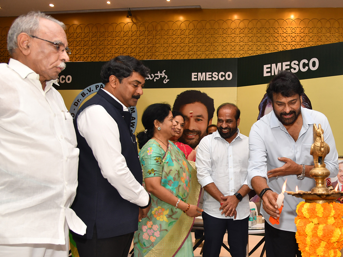 Chiranjeevi_20Speech_20about_20Satish_20Reddy_20at_20at_20BV_20Pattabhiram_20Award__20_285_29.jpg 5
