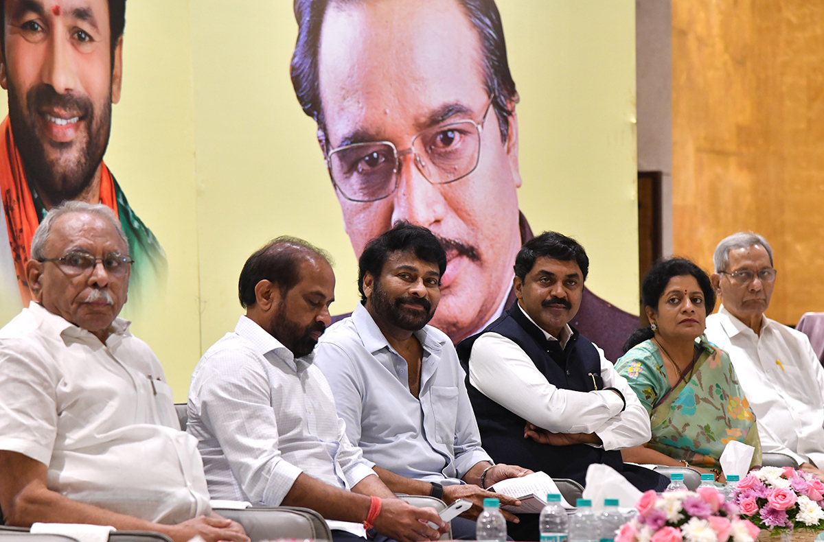 Chiranjeevi_20Speech_20about_20Satish_20Reddy_20at_20at_20BV_20Pattabhiram_20Award__20_287_29.jpg 7