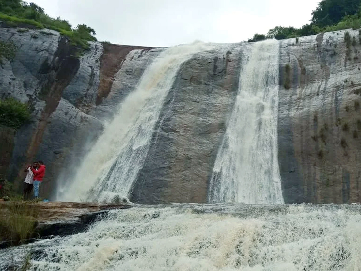Devarapalli_20Waterfalls_20Visakhapatnam_20Andhra_20Pradesh__20_2812_29.jpg 12