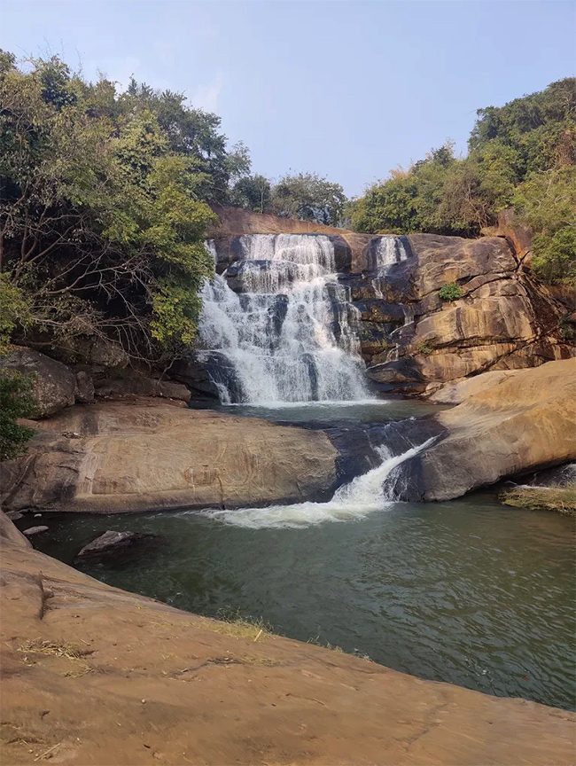 Devarapalli_20Waterfalls_20Visakhapatnam_20Andhra_20Pradesh__20_2813_29.jpg 13
