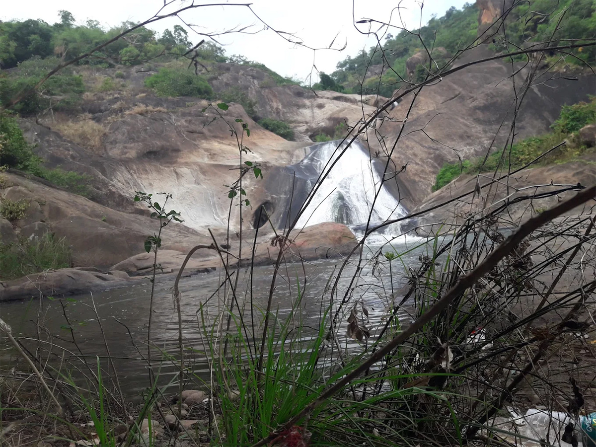 Devarapalli_20Waterfalls_20Visakhapatnam_20Andhra_20Pradesh__20_2820_29.jpg 20