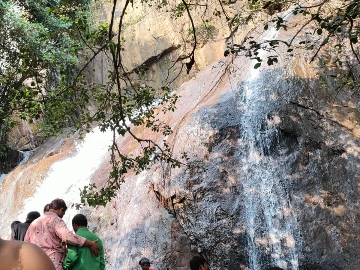 Devarapalli_20Waterfalls_20Visakhapatnam_20Andhra_20Pradesh__20_2822_29.jpg 22