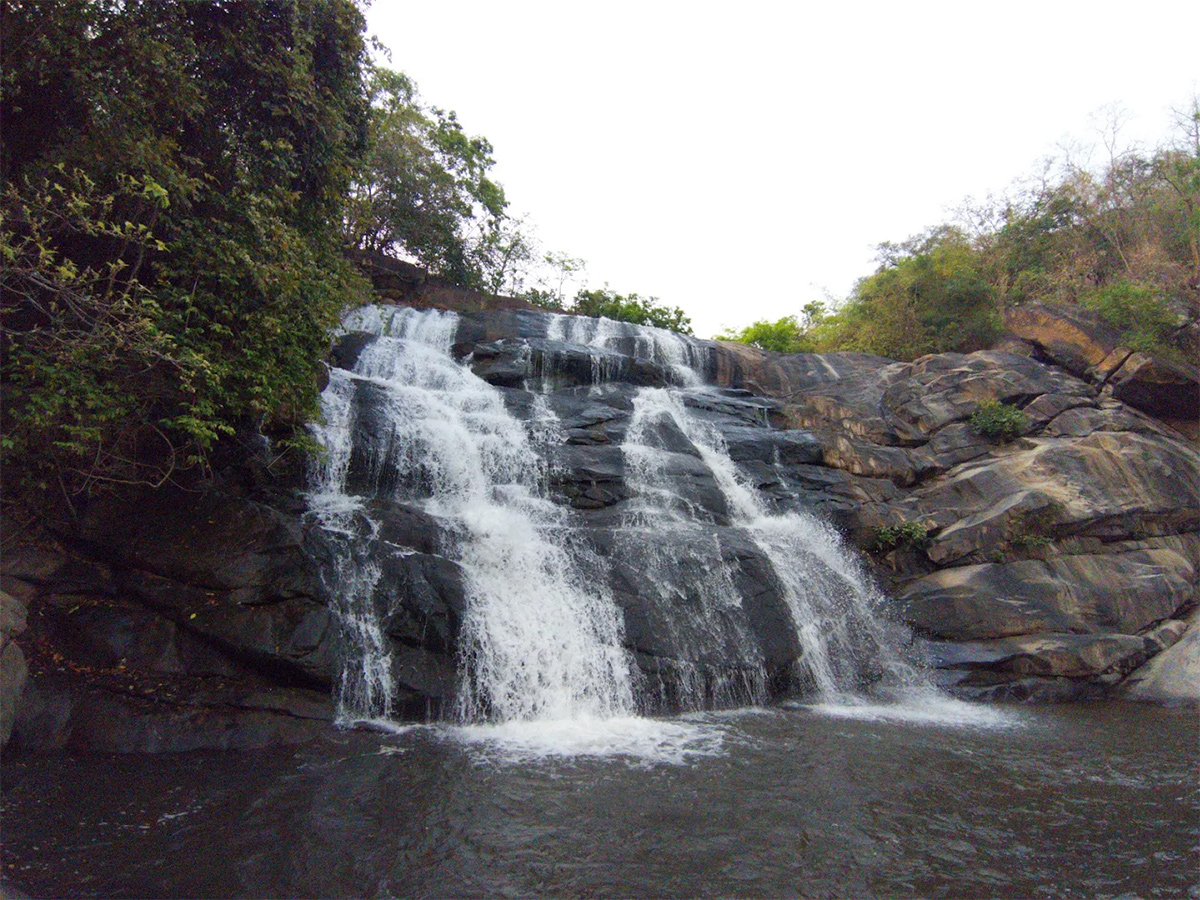 Devarapalli_20Waterfalls_20Visakhapatnam_20Andhra_20Pradesh__20_2825_29.jpg 25