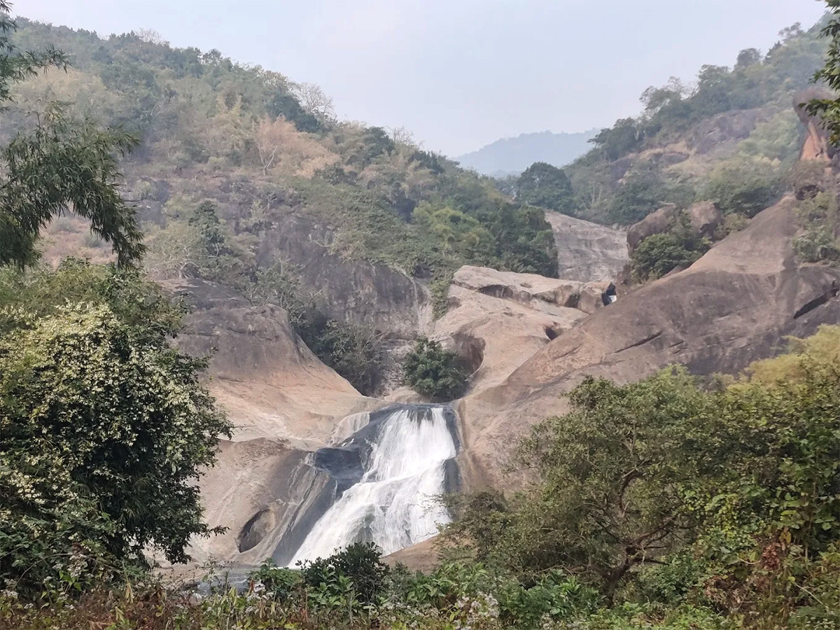 Devarapalli_20Waterfalls_20Visakhapatnam_20Andhra_20Pradesh__20_286_29.jpg 6