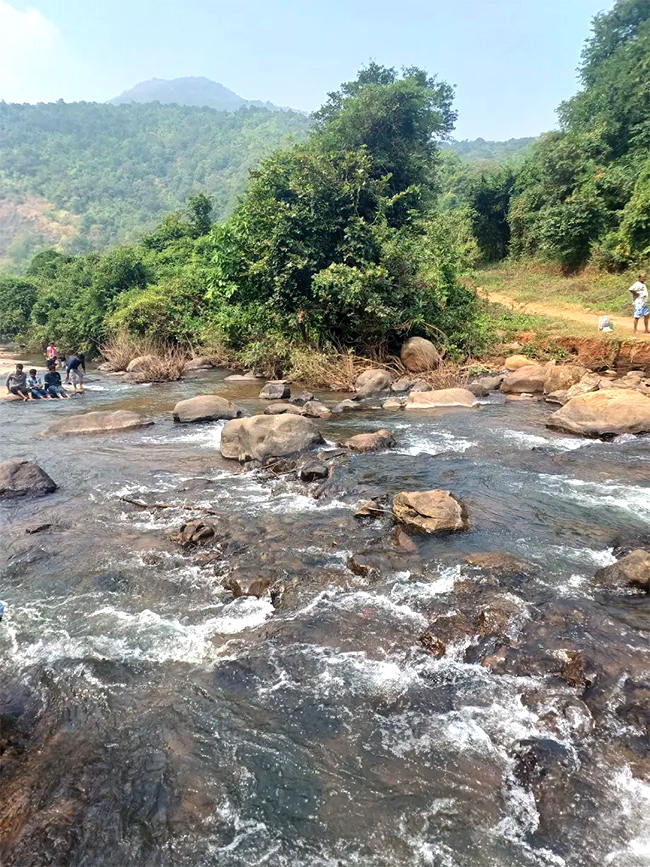 Devarapalli_20Waterfalls_20Visakhapatnam_20Andhra_20Pradesh__20_287_29.jpg 7