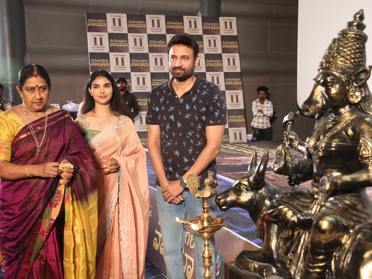 MAHENDRAGIRI_20VARAHI_20Teaser_20Launch_20Event_20HD_20Photos__20_2811_29.jpg 11