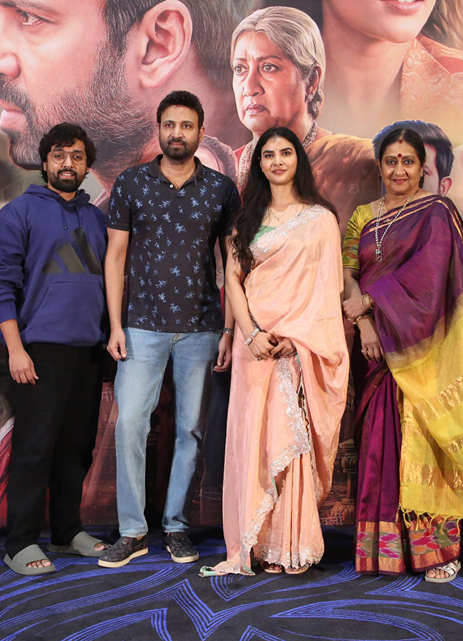 MAHENDRAGIRI_20VARAHI_20Teaser_20Launch_20Event_20HD_20Photos__20_2814_29.jpg 14