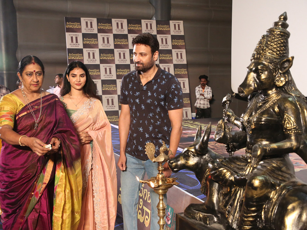 MAHENDRAGIRI_20VARAHI_20Teaser_20Launch_20Event_20HD_20Photos__20_2817_29.jpg 17