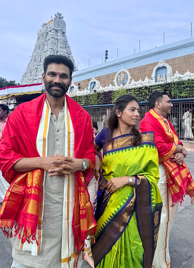 Actor_20Bellamkonda_20Sai_20Sreenivas_20Wife_20Kavya_20Reddy_20Visits_20Tirumala__20_2810_29.jpg 10
