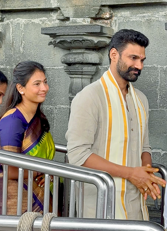 Actor_20Bellamkonda_20Sai_20Sreenivas_20Wife_20Kavya_20Reddy_20Visits_20Tirumala__20_2812_29.jpg 12