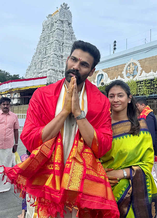 Actor_20Bellamkonda_20Sai_20Sreenivas_20Wife_20Kavya_20Reddy_20Visits_20Tirumala__20_283_29.jpg 3