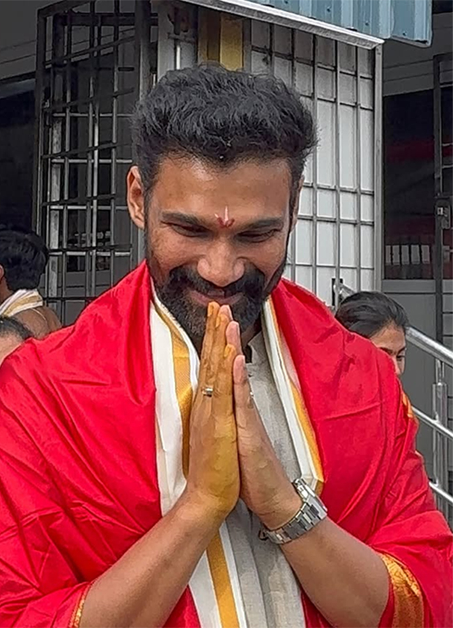 Actor_20Bellamkonda_20Sai_20Sreenivas_20Wife_20Kavya_20Reddy_20Visits_20Tirumala__20_287_29.jpg 7