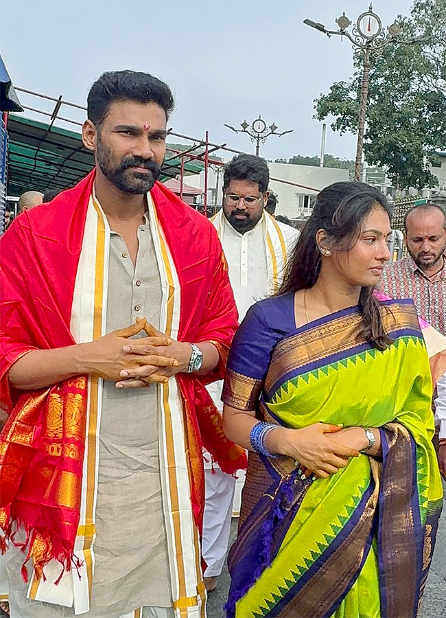 Actor_20Bellamkonda_20Sai_20Sreenivas_20Wife_20Kavya_20Reddy_20Visits_20Tirumala__20_288_29.jpg 8