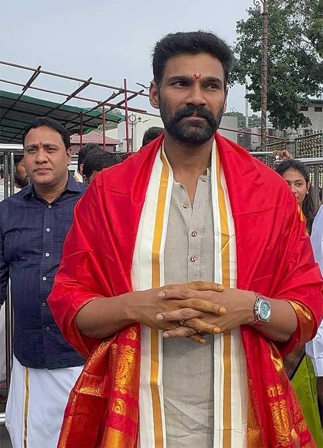 Actor_20Bellamkonda_20Sai_20Sreenivas_20Wife_20Kavya_20Reddy_20Visits_20Tirumala__20_289_29.jpg 9