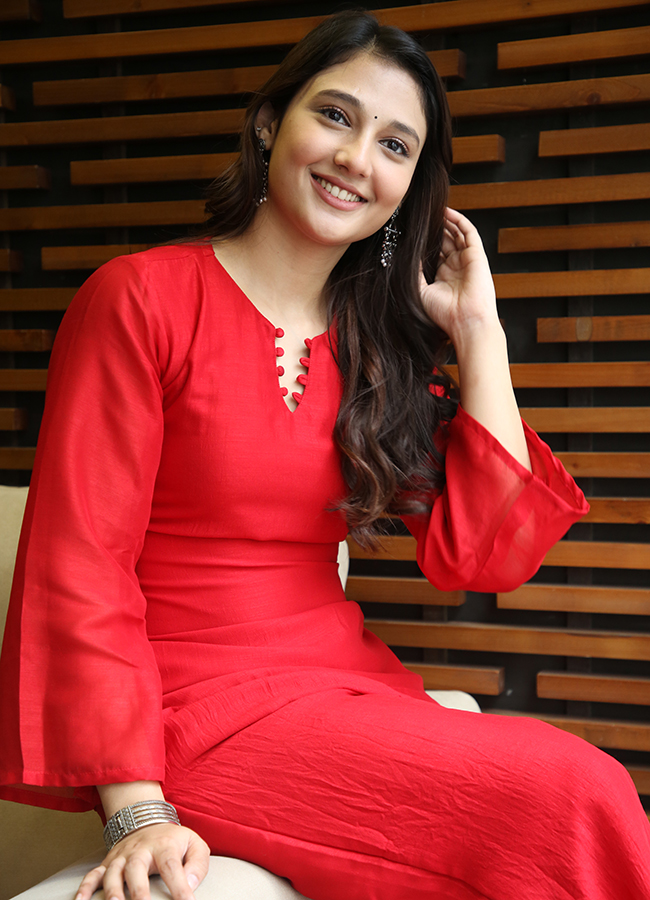Actress_20Ritika_20Nayak_20At_20The_20Promotions_20of_20Korean_20Kanakaraju__20_2816_29.jpg 16