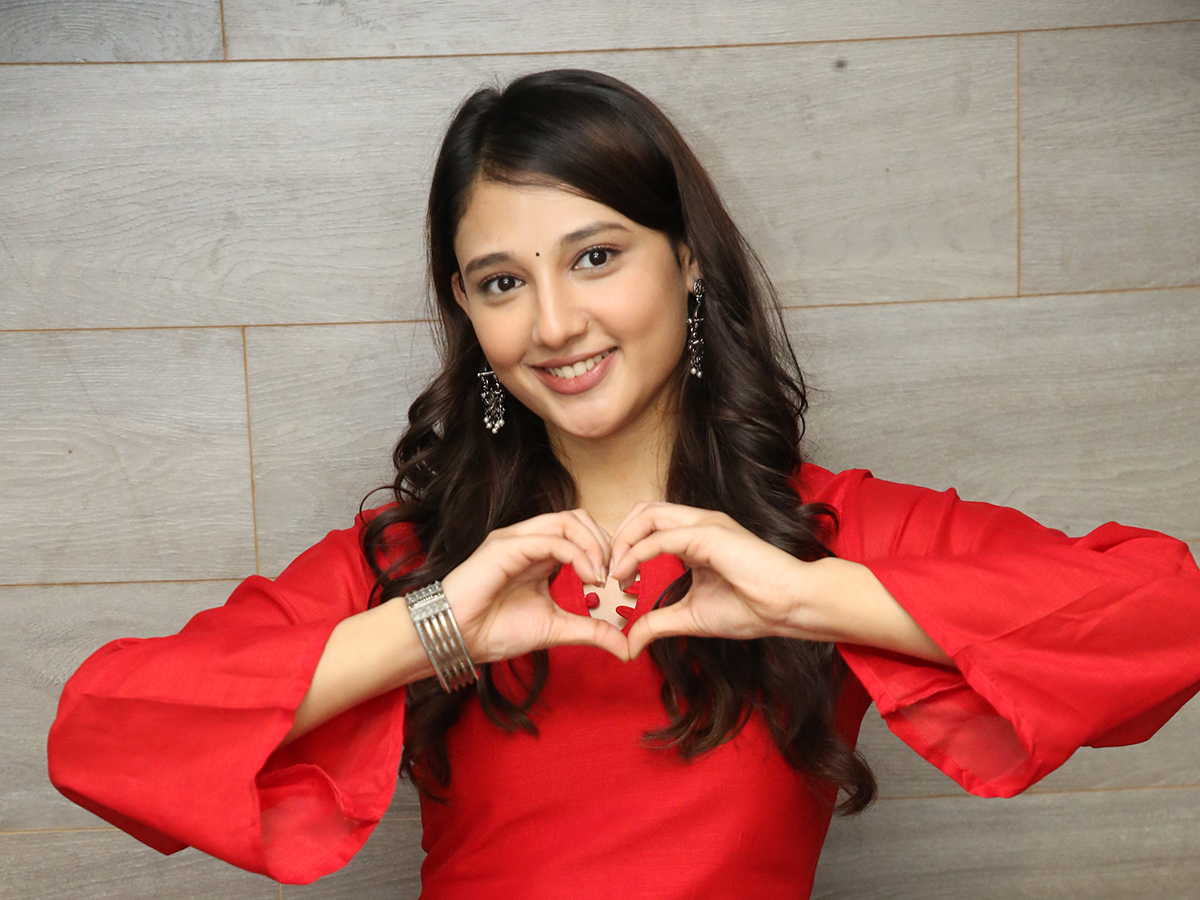 Actress_20Ritika_20Nayak_20At_20The_20Promotions_20of_20Korean_20Kanakaraju__20_281_29.jpg 1