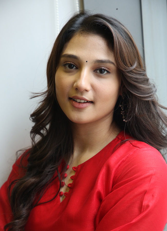 Actress_20Ritika_20Nayak_20At_20The_20Promotions_20of_20Korean_20Kanakaraju__20_2821_29.jpg 21