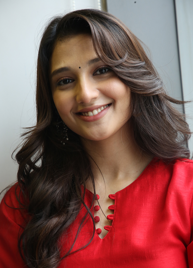 Actress_20Ritika_20Nayak_20At_20The_20Promotions_20of_20Korean_20Kanakaraju__20_2822_29.jpg 22