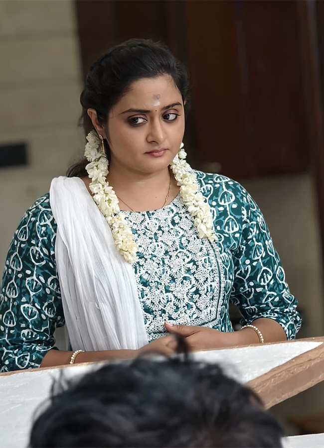 Chandramukhi_20Child_20Actress_20Praharshitha_20Srinivasan_20Stunning_20New_20Look_20Photos_20Trending__20_2810_29.jpg 10