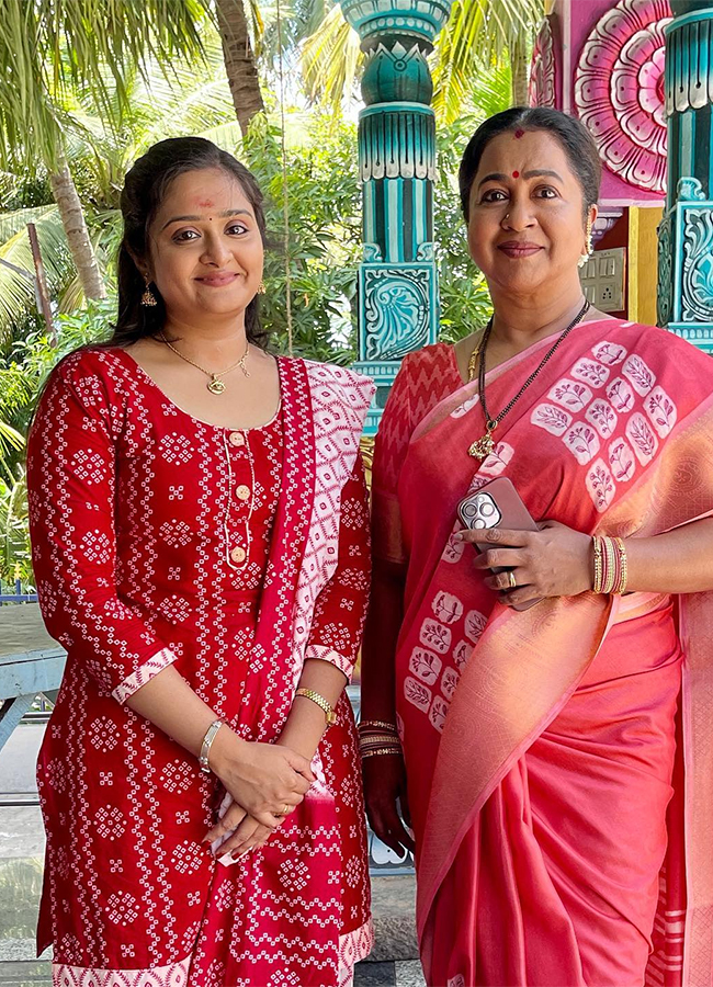 Chandramukhi_20Child_20Actress_20Praharshitha_20Srinivasan_20Stunning_20New_20Look_20Photos_20Trending__20_2812_29.jpg 12