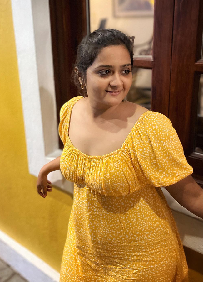 Chandramukhi_20Child_20Actress_20Praharshitha_20Srinivasan_20Stunning_20New_20Look_20Photos_20Trending__20_2817_29.jpg 17