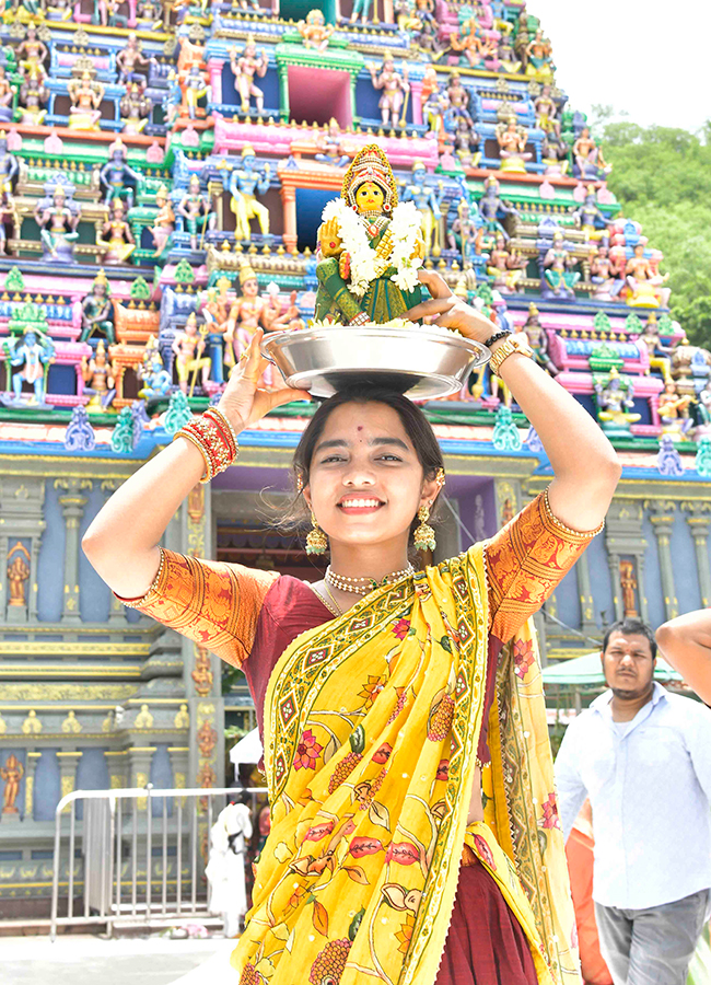 Devotional_20_20Shakambari_20Utsavam_20at_20Indrakeeladri_20in_20Vijayawada__20_2816_29.jpg 16