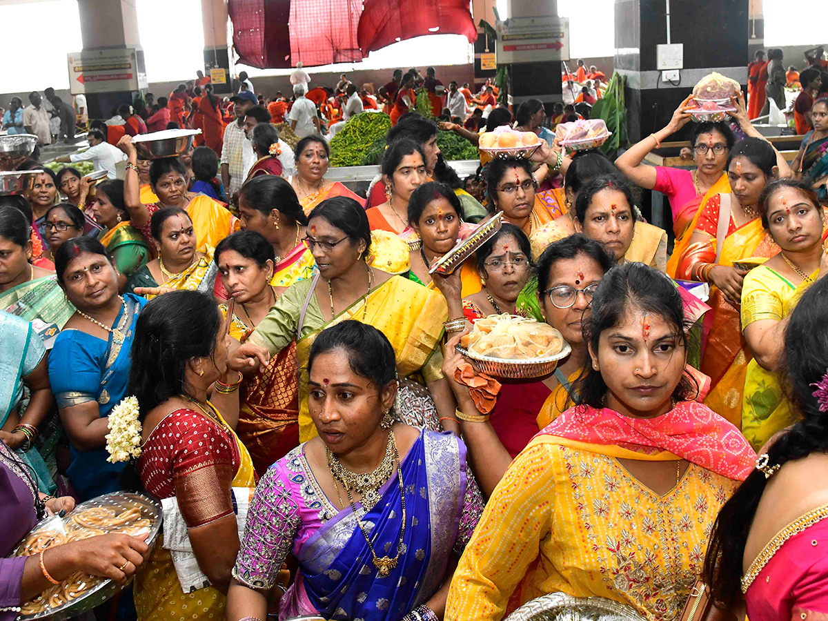 Devotional_20_20Shakambari_20Utsavam_20at_20Indrakeeladri_20in_20Vijayawada__20_285_29.jpg 5