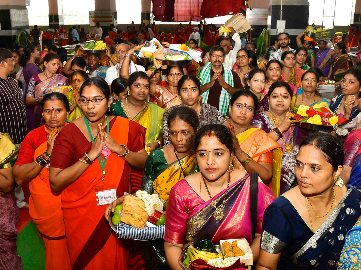 Devotional_20_20Shakambari_20Utsavam_20at_20Indrakeeladri_20in_20Vijayawada__20_286_29.jpg 6