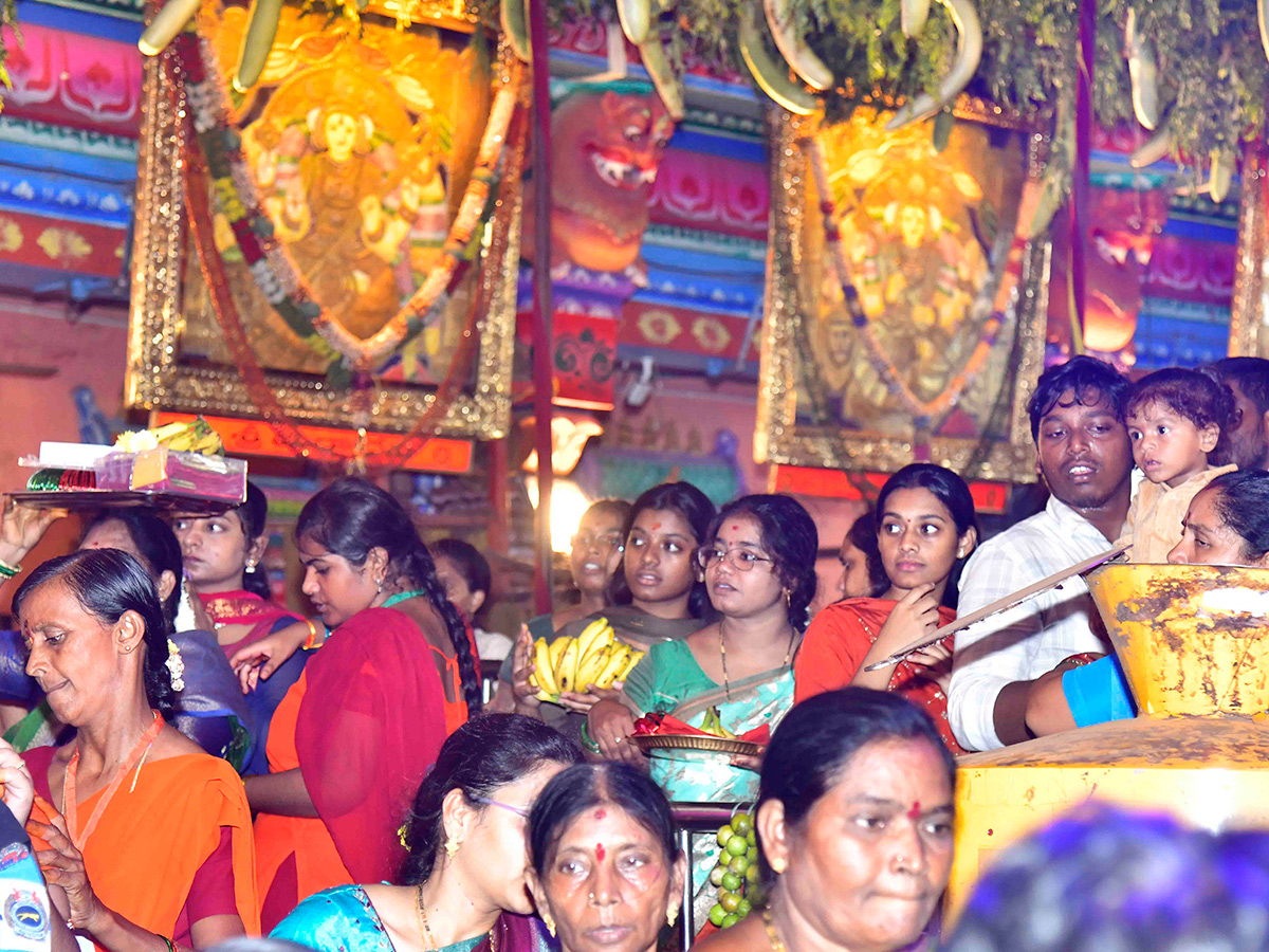 Devotional_20_20Shakambari_20Utsavam_20at_20Indrakeeladri_20in_20Vijayawada__20_287_29.jpg 7