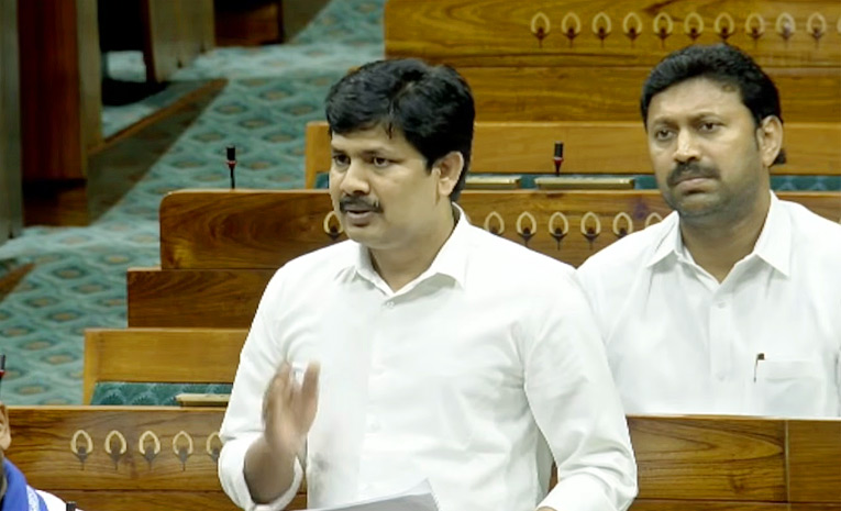 Maddila-Gurumoorthy-Demands-CBI-Probe-into-AP-Mega-DSC-Paper-Leak.jpg