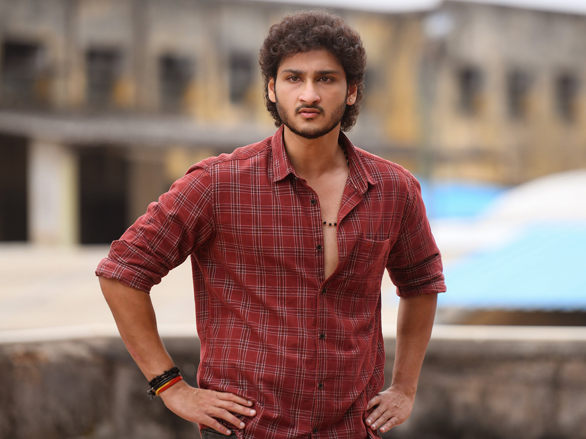 Srinivasa_20Mangapuram_20Moive_20HD_20Posters__20_2815_29.jpg 15