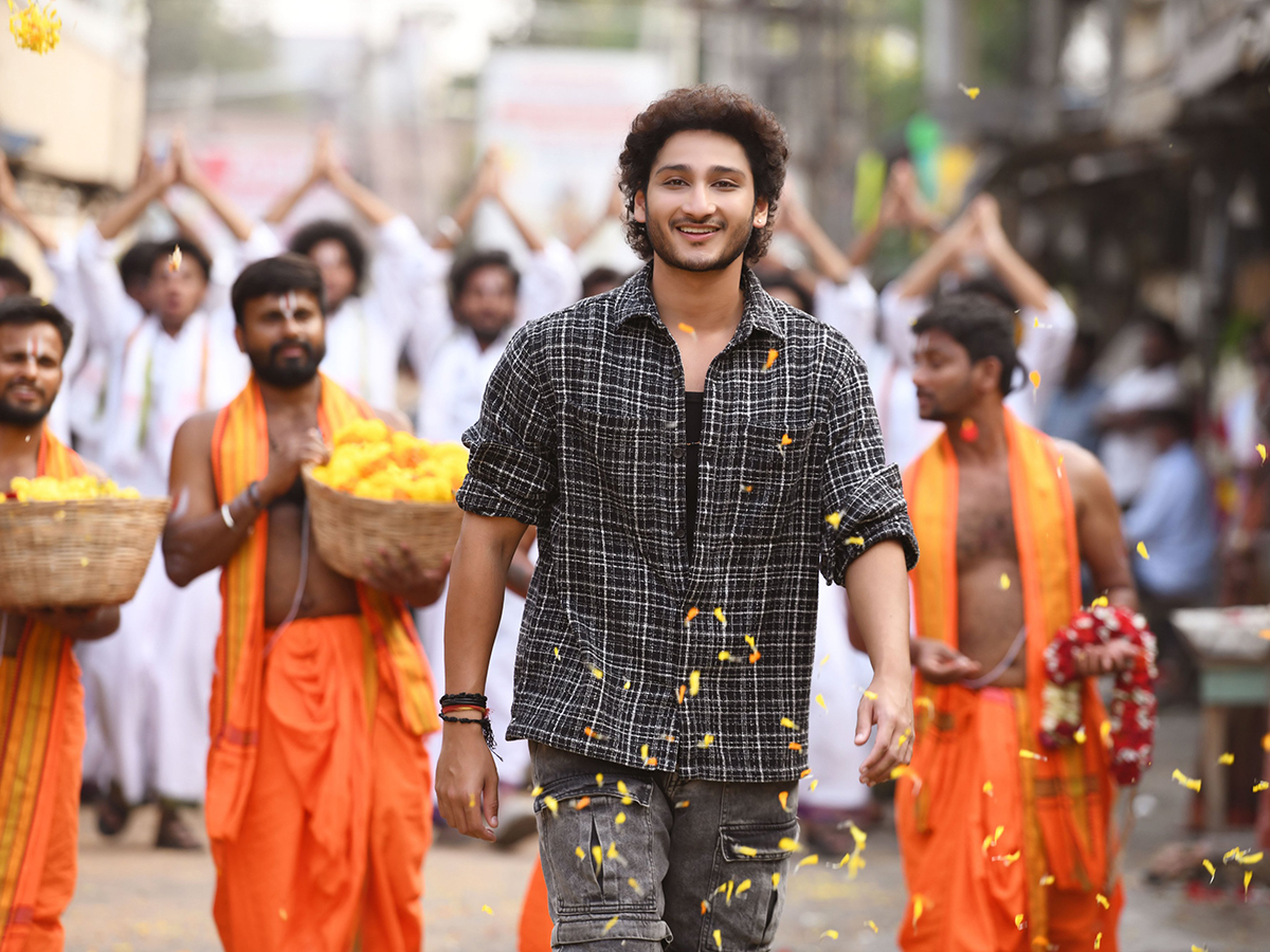 Srinivasa_20Mangapuram_20Moive_20HD_20Posters__20_2816_29.jpg 16