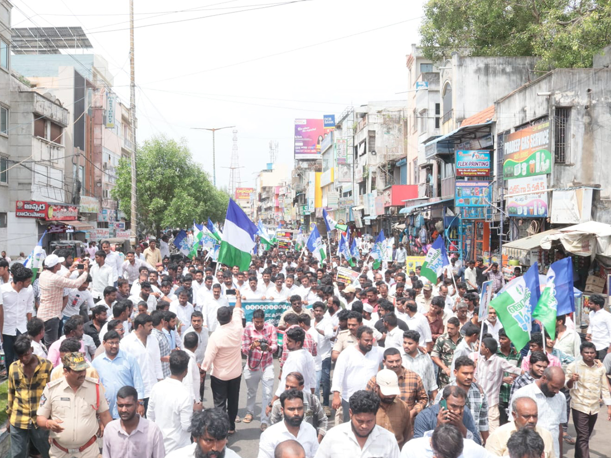 YSRCP_20Protest_20Against_20DSC_20Scam_20HD_20Photos__20_2816_29.jpg 16