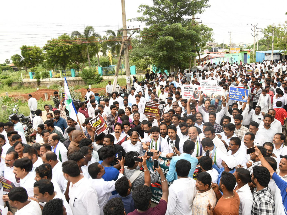 YSRCP_20Protest_20Against_20DSC_20Scam_20HD_20Photos__20_2832_29_1.jpg 31