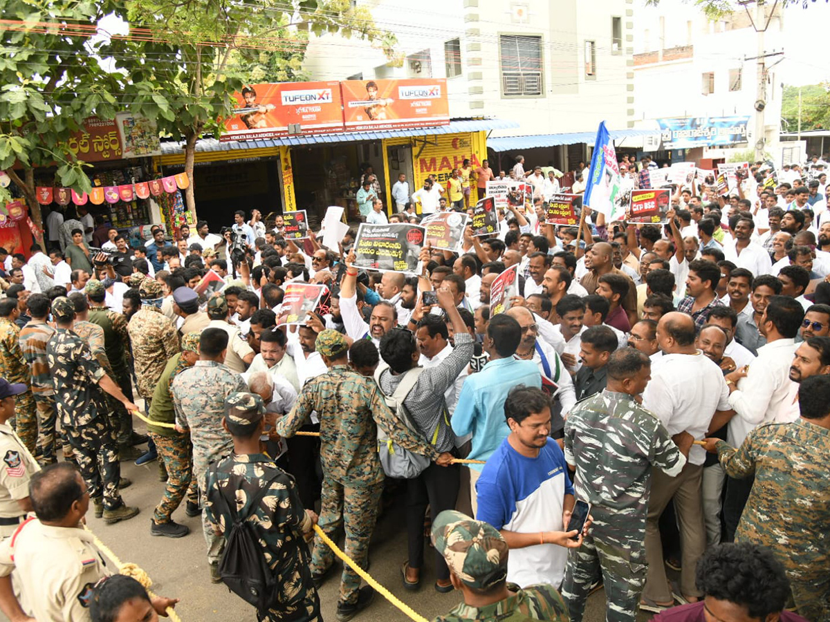 YSRCP_20Protest_20Against_20DSC_20Scam_20HD_20Photos__20_286_29.jpg 6