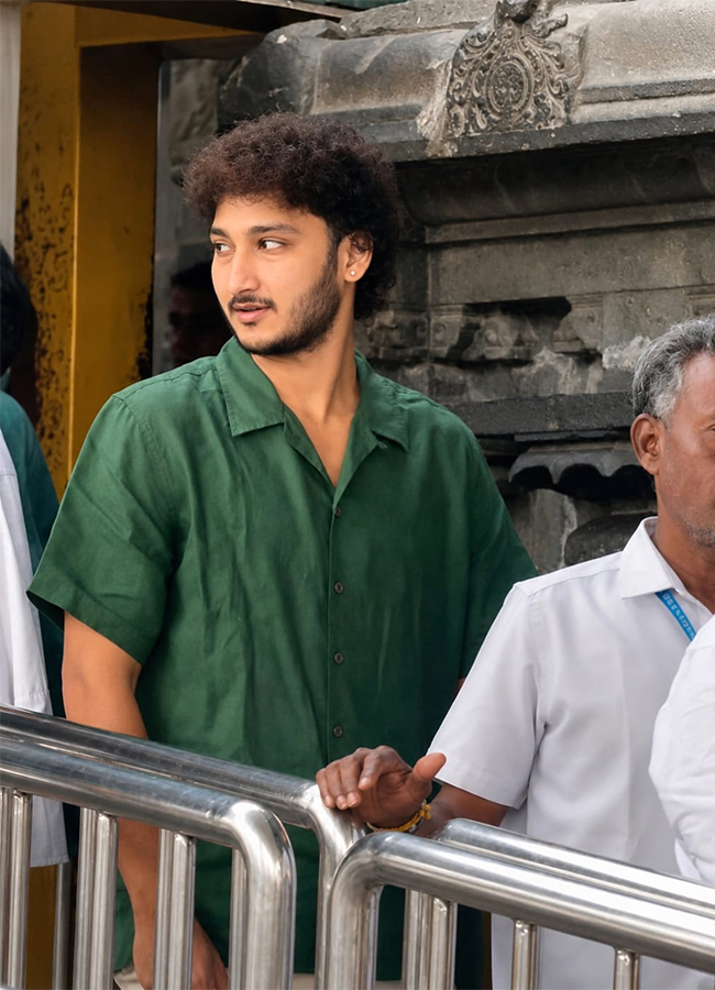 Actor_20Ghattamaneni_20Jayakrishna_20at_20Tirumala_20HD_20Photos__20_2811_29.jpg 11