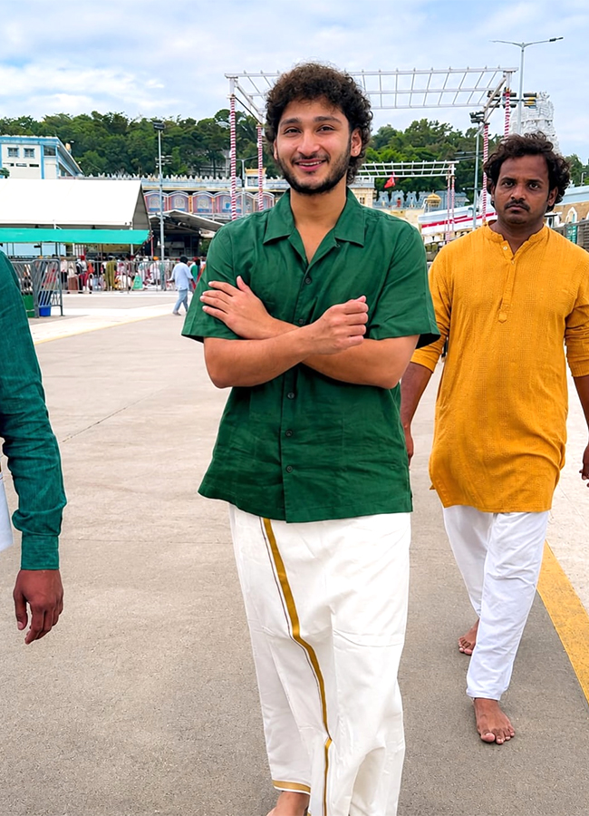 Actor_20Ghattamaneni_20Jayakrishna_20at_20Tirumala_20HD_20Photos__20_286_29.jpg 6