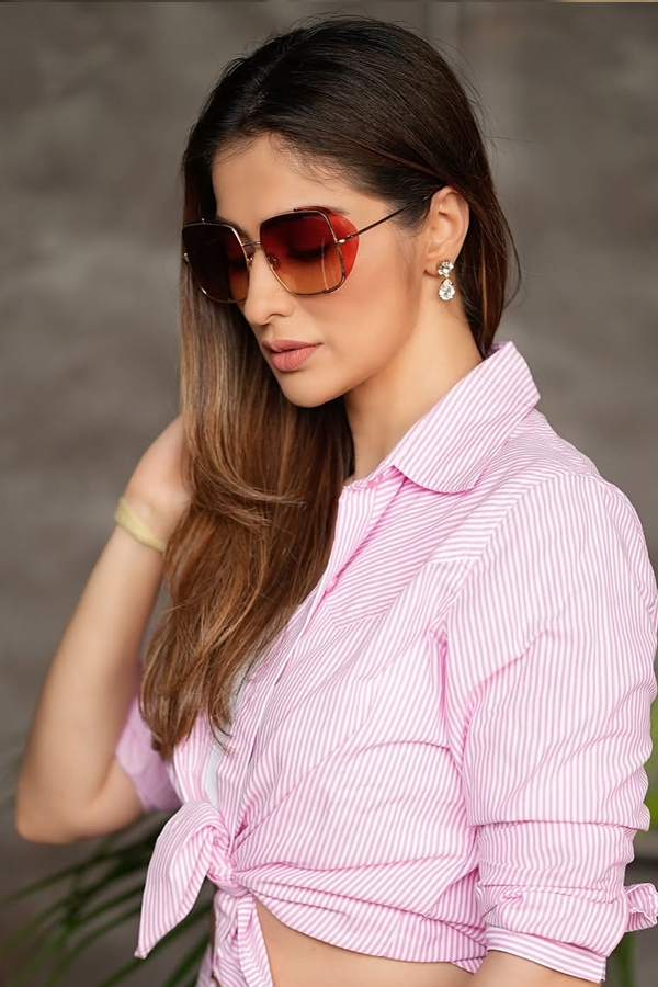 Actress_20Raai_20laxmi_20Latest_20Stunning_20Photos_20_2812_29.jpg 13