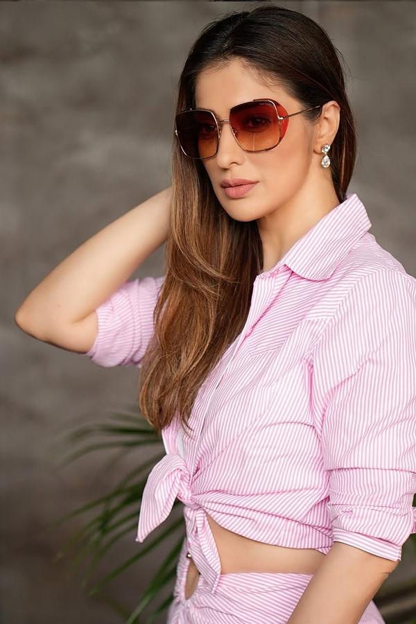 Actress_20Raai_20laxmi_20Latest_20Stunning_20Photos_20_285_29.jpg 6