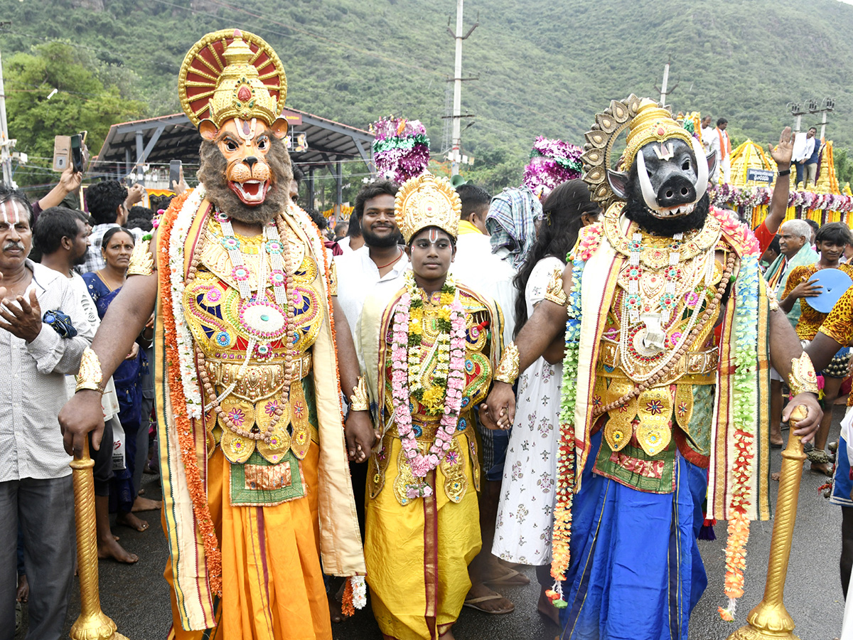 Devotional_20_20Simhachalam_20Giri_20Pradakshina_20Photo_20Galleryz_20_2819_29.jpg 19