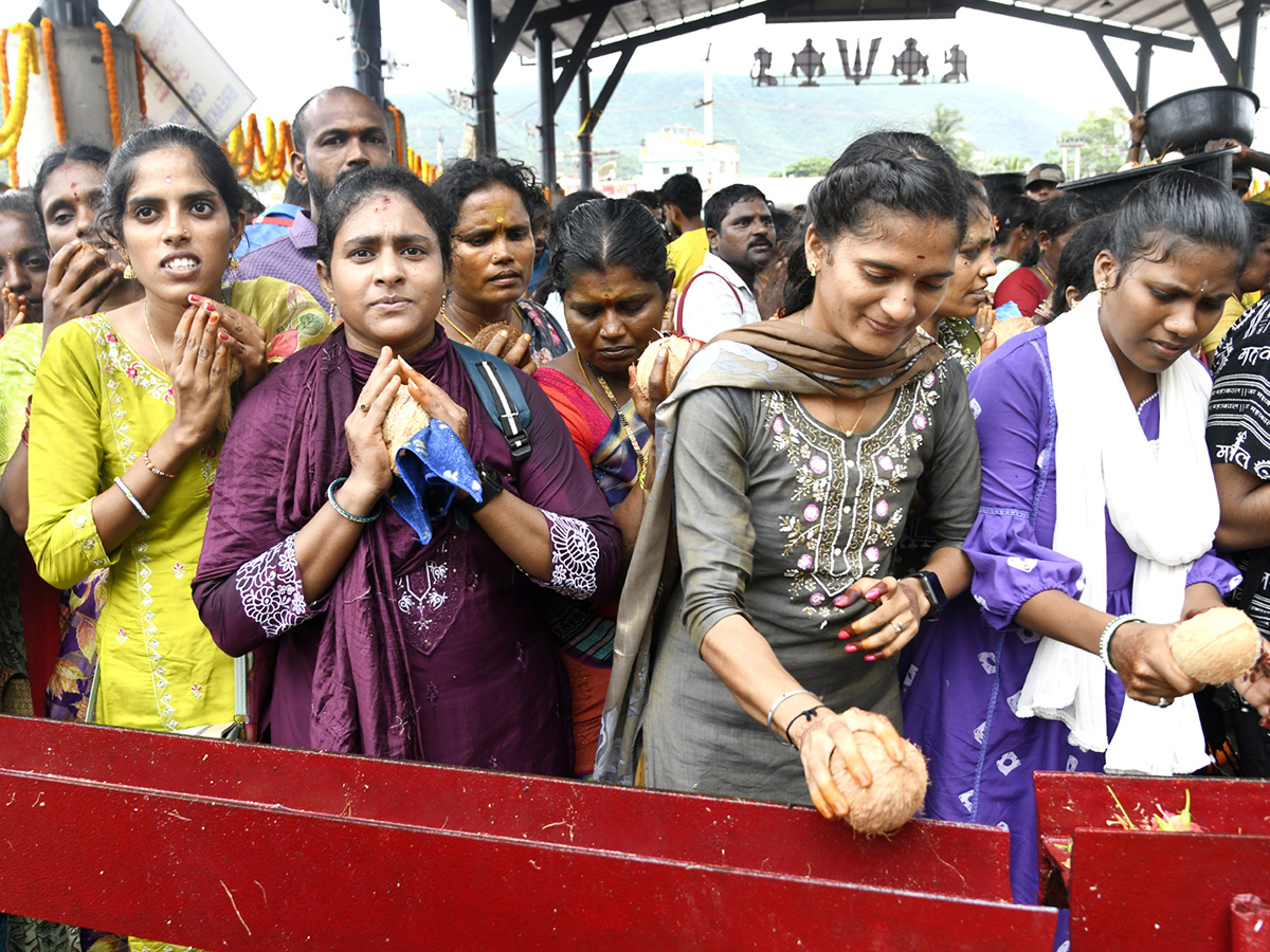 Devotional_20_20Simhachalam_20Giri_20Pradakshina_20Photo_20Galleryz_20_2821_29.jpg 21