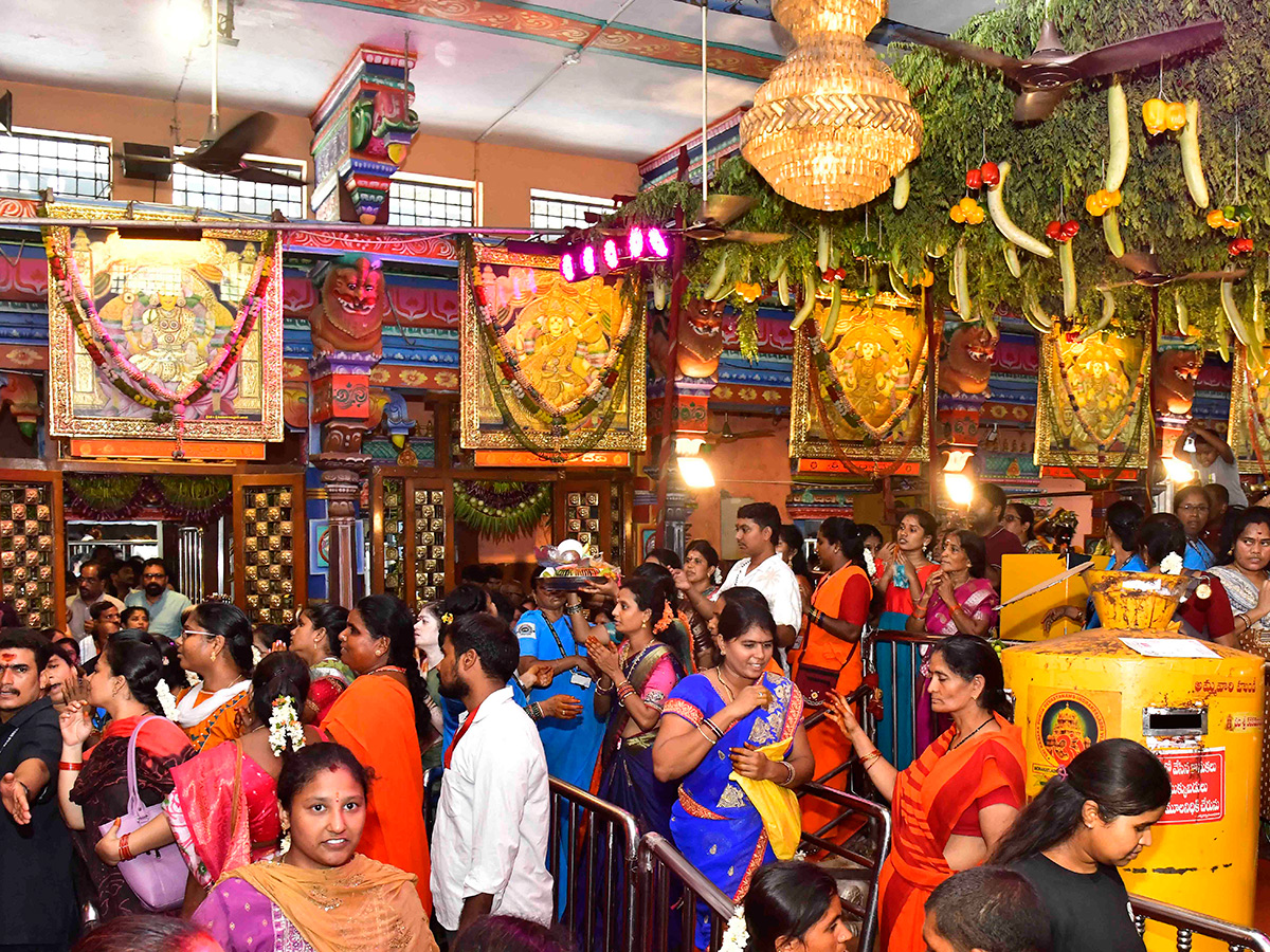 Shakambari_20Utsavam_20at_20the_20Kanaka_20Durga_20Temple_20atop_20Indrakeeladri_20in_20Vijayawada__20_2819_29.jpg 19