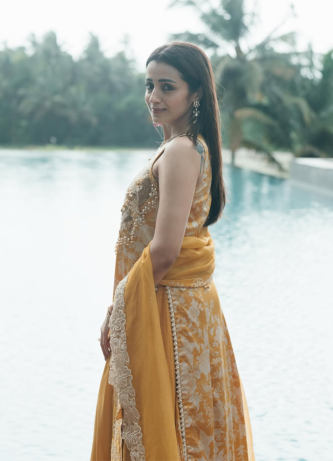 South_20Indian_20Actress_20Trisha_20Krishnan_20Latest_20Photos_20Viral__20_2812_29.jpg 12