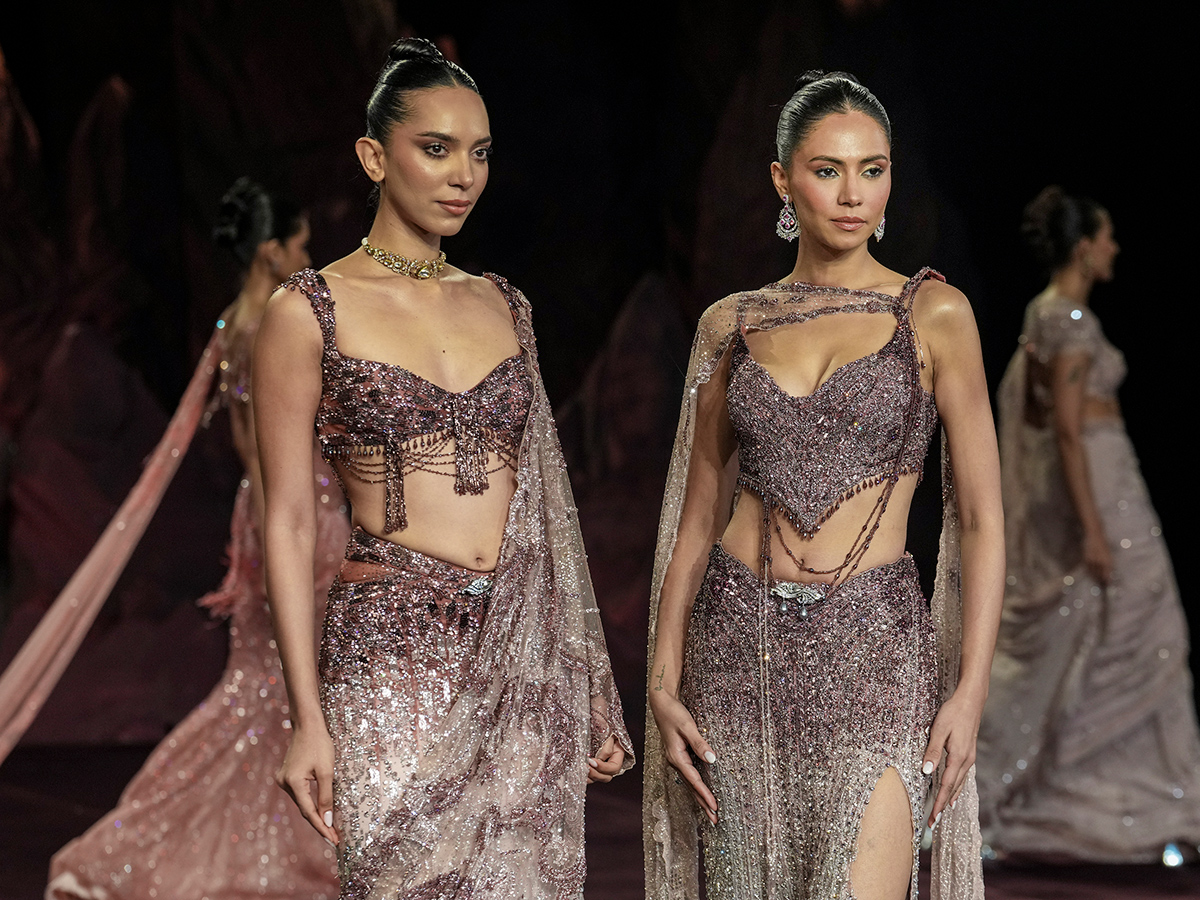 The_2019th_20edition_20Hyundai_20India_20Couture_20Week_202026__20_2810_29.jpg 10