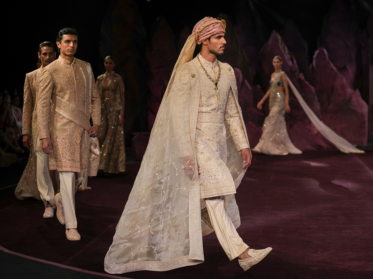 The_2019th_20edition_20Hyundai_20India_20Couture_20Week_202026__20_2812_29.jpg 12