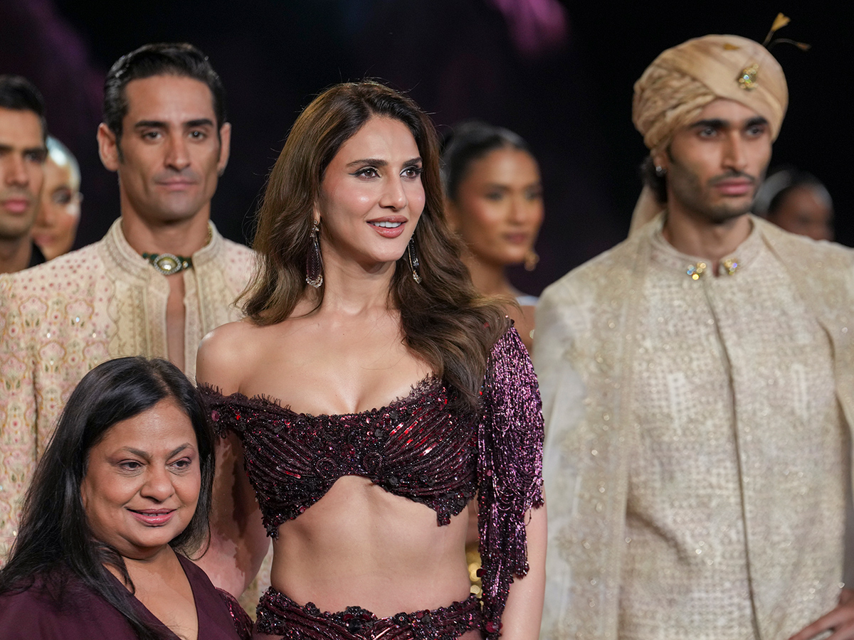 The_2019th_20edition_20Hyundai_20India_20Couture_20Week_202026__20_2815_29.jpg 15