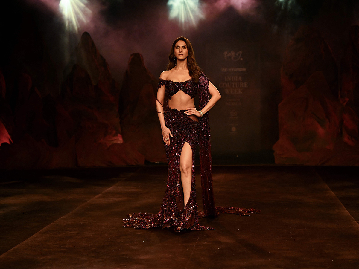 The_2019th_20edition_20Hyundai_20India_20Couture_20Week_202026__20_2816_29.jpg 16